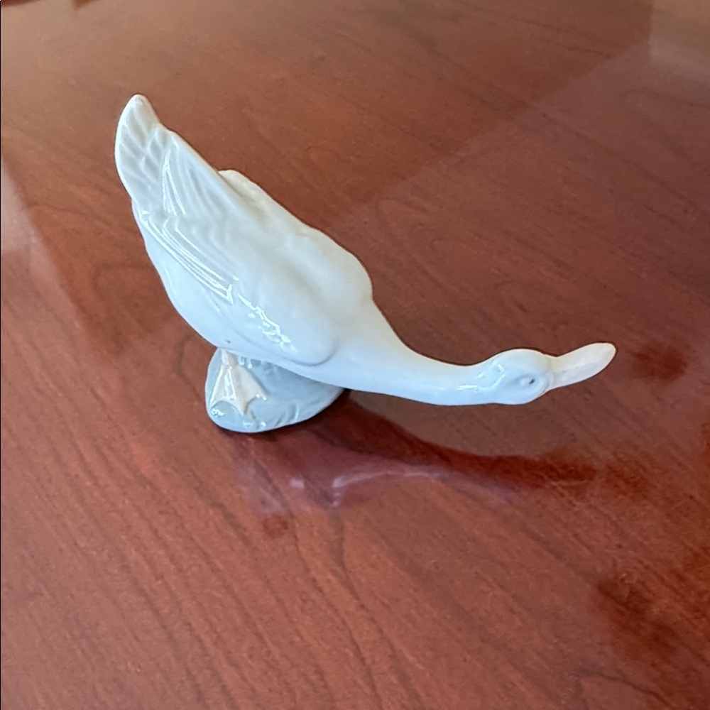 Lladro Nao White Porcelain Duck Figurine Base